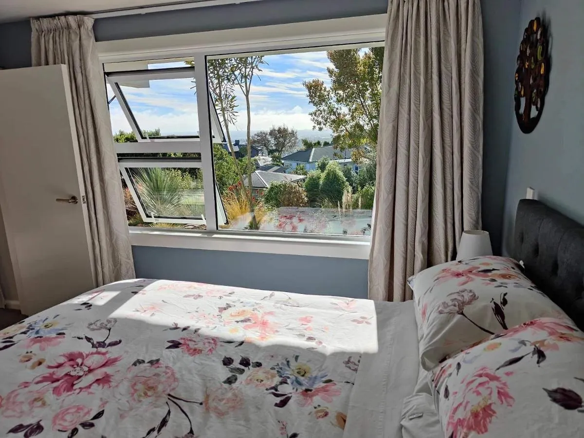 Fully Renovated Hillside Apartment Close To City Christchurch New Zealand
