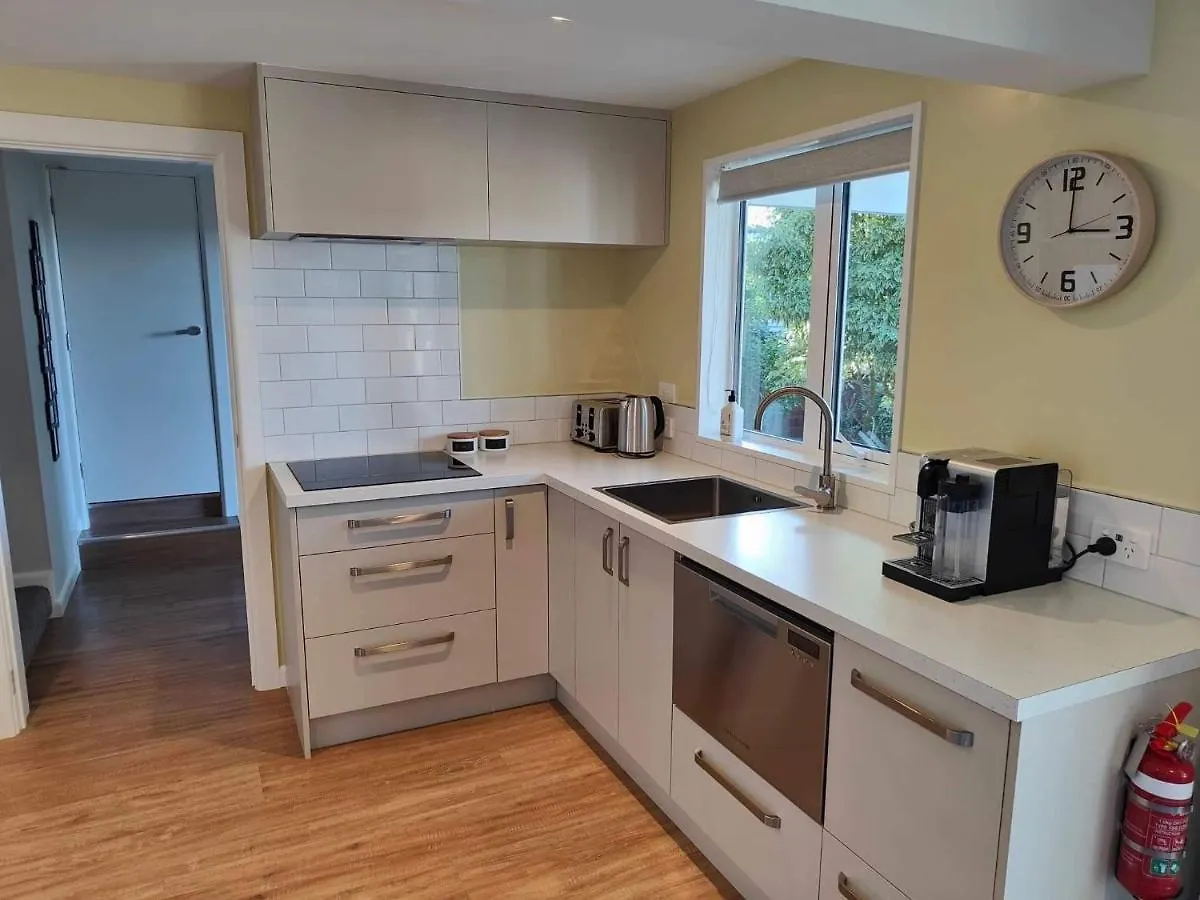 Fully Renovated Hillside Apartment Close To City Christchurch New Zealand