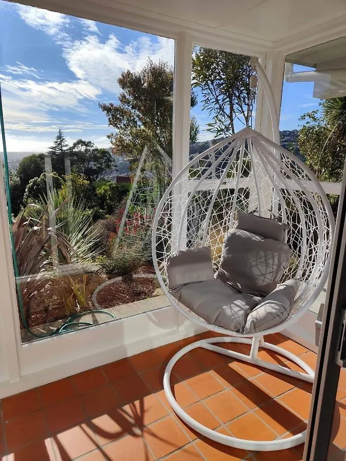 Fully Renovated Hillside Apartment Close To City Christchurch New Zealand
