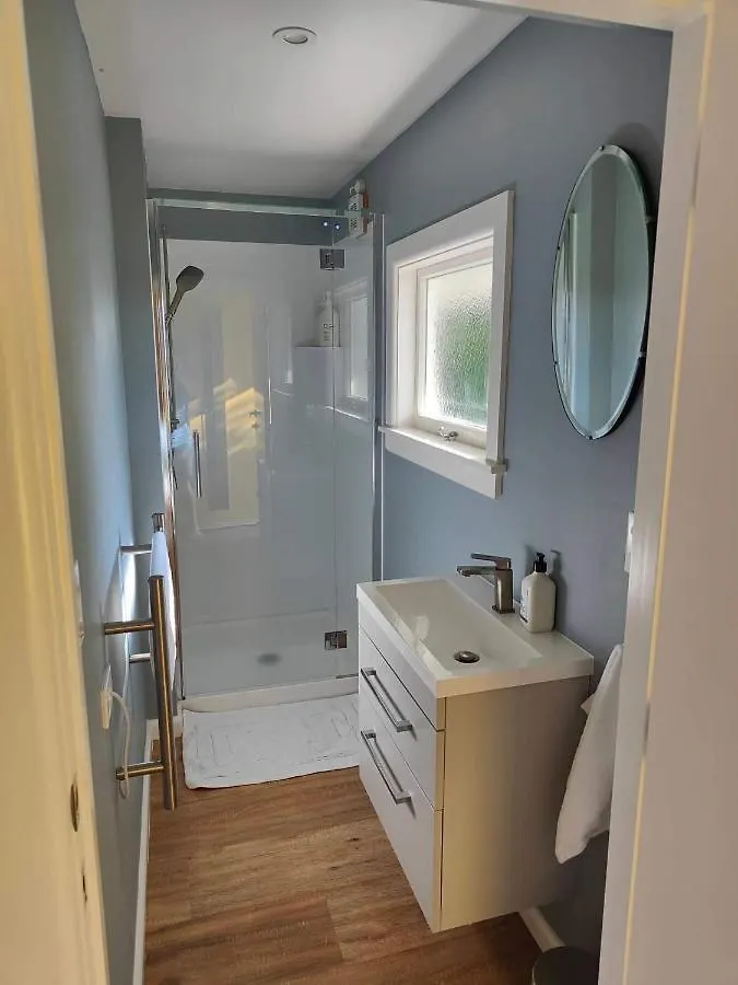 Fully Renovated Hillside Apartment Close To City Christchurch